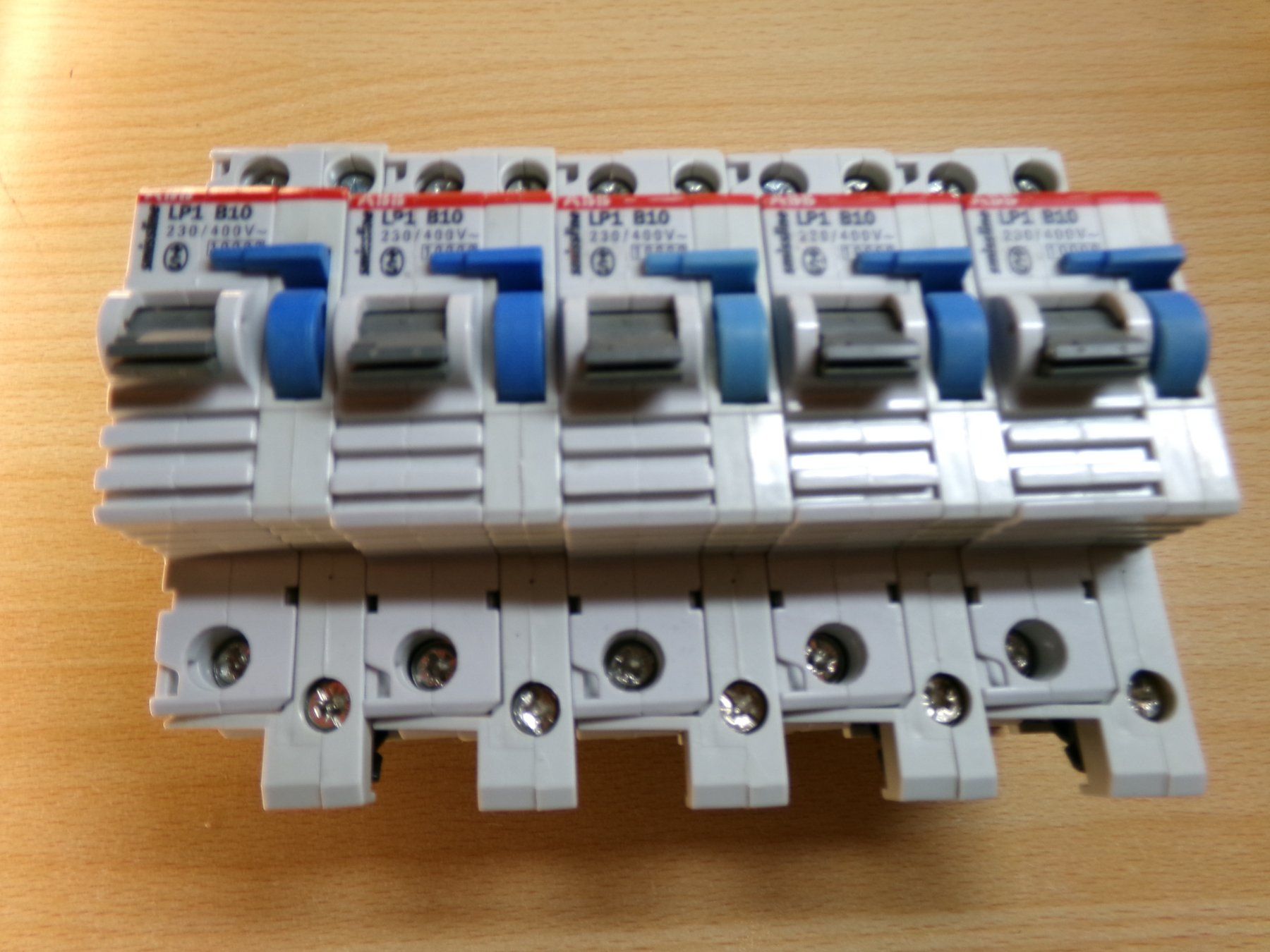 ABB Interrupteurs: LS B10 mit N-Trenner ABB-smissline – D'occasion à Hombrechtikon par HGK50 8