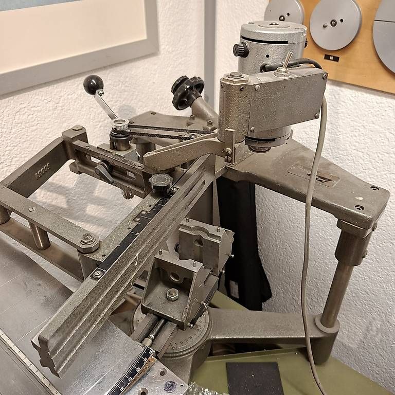 Tutte le macchine: Graviermaschine Gravograph TX 90172 – Usato da Hüswil venduto da Tanzfuedle