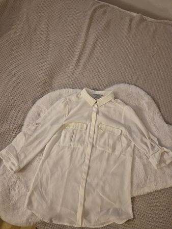 H&M Bluse, Gr. 36, creme-weiss. Leichte Mängel vorhanden.