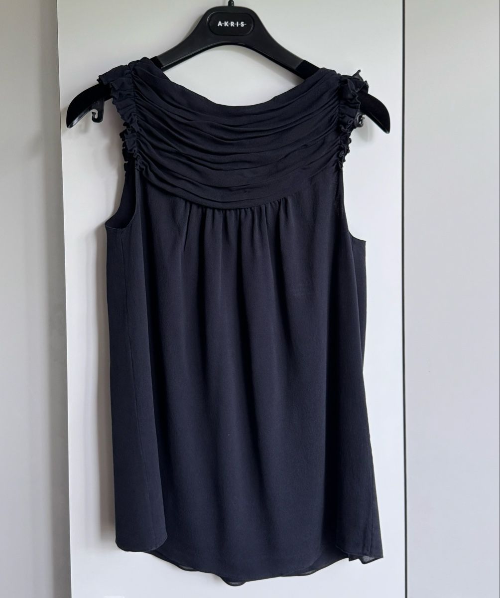 Burberry Tops: BURBERRY Navy Top Grösse 36 – D'occasion à Triesen par laurarochelle