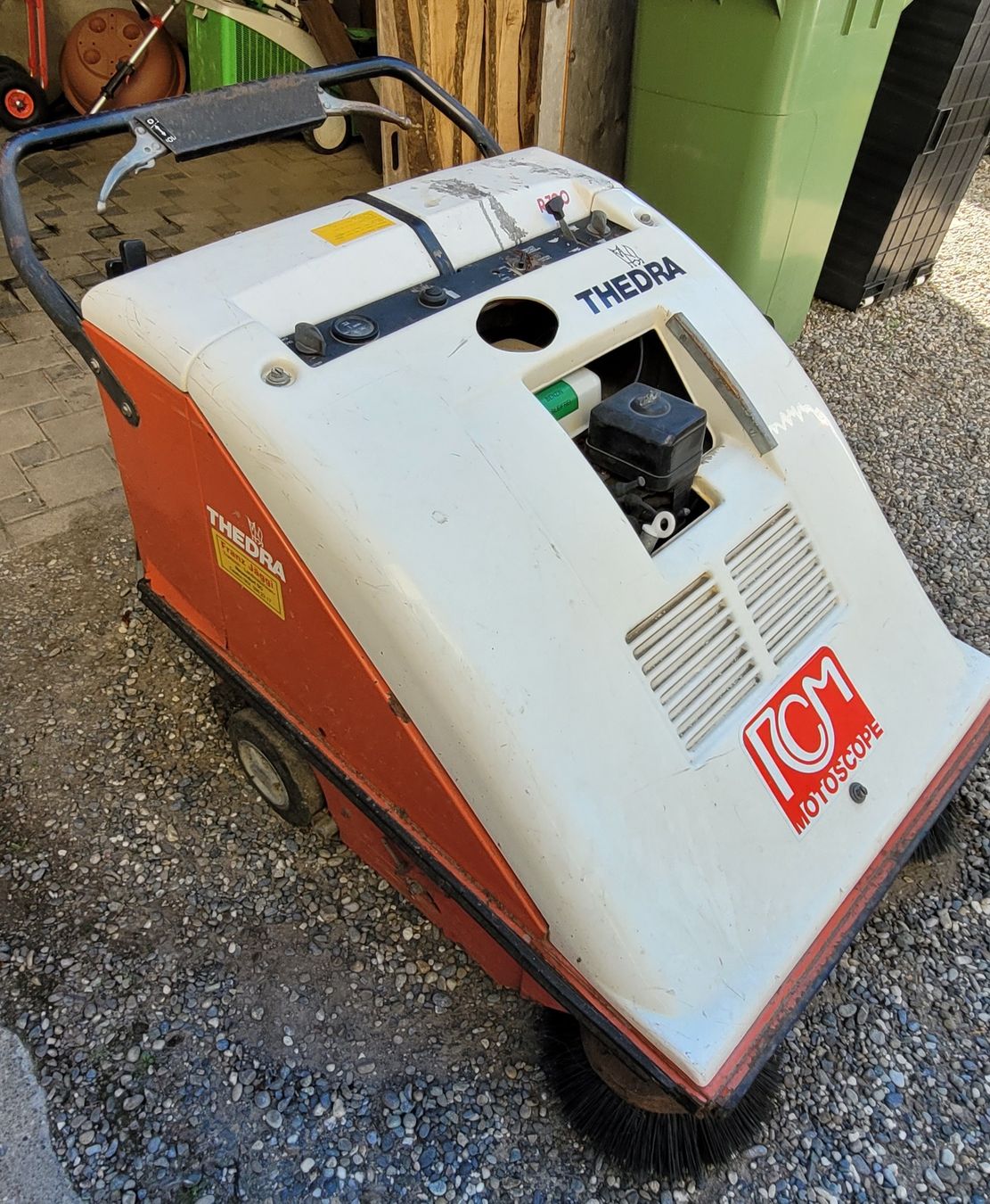 Tondeuses à gazon: Kehrmaschine  – D'occasion à Brittnau par Volpass