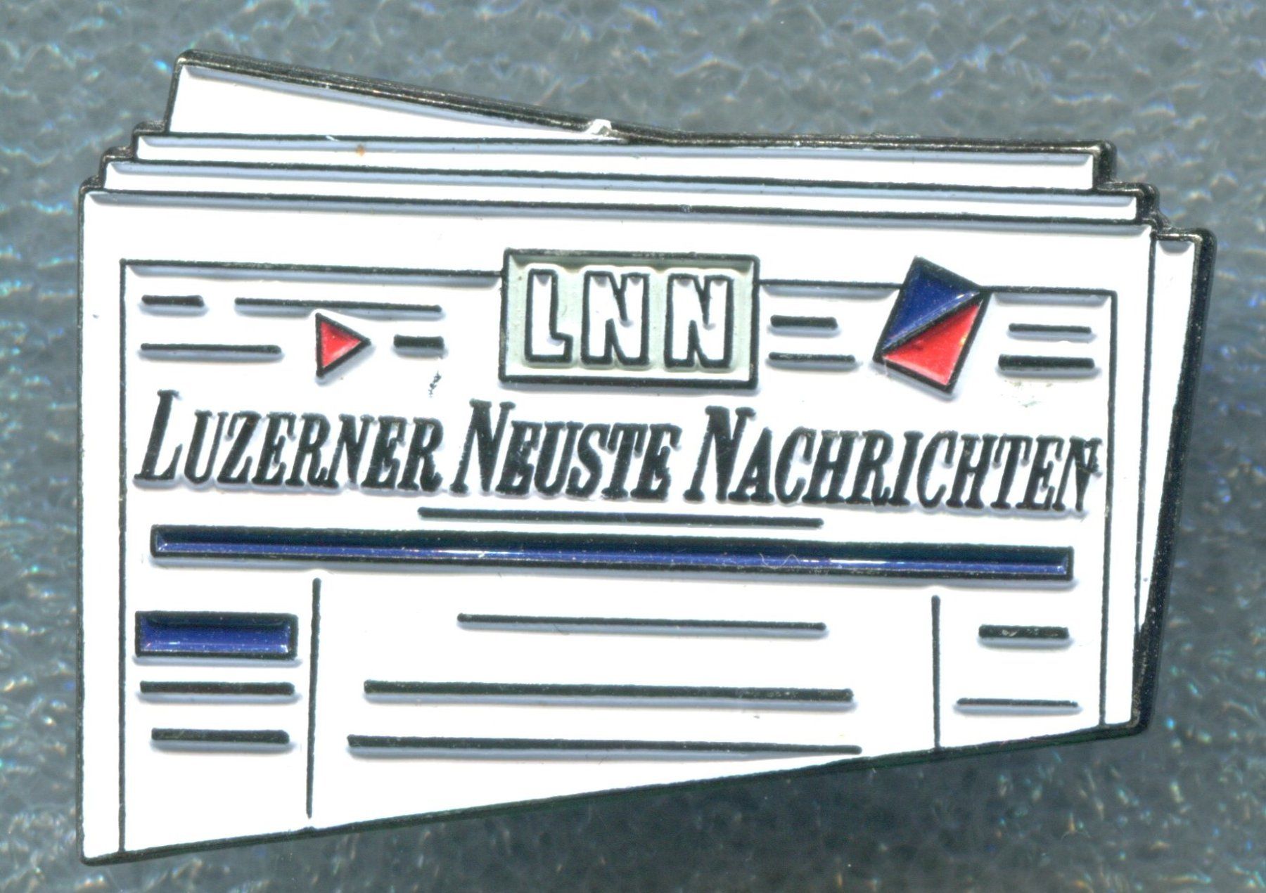 Plaquettes & Badges: LNN  Luzerner Neue Nachrichten – D'occasion à Winterthur par Sammleroase