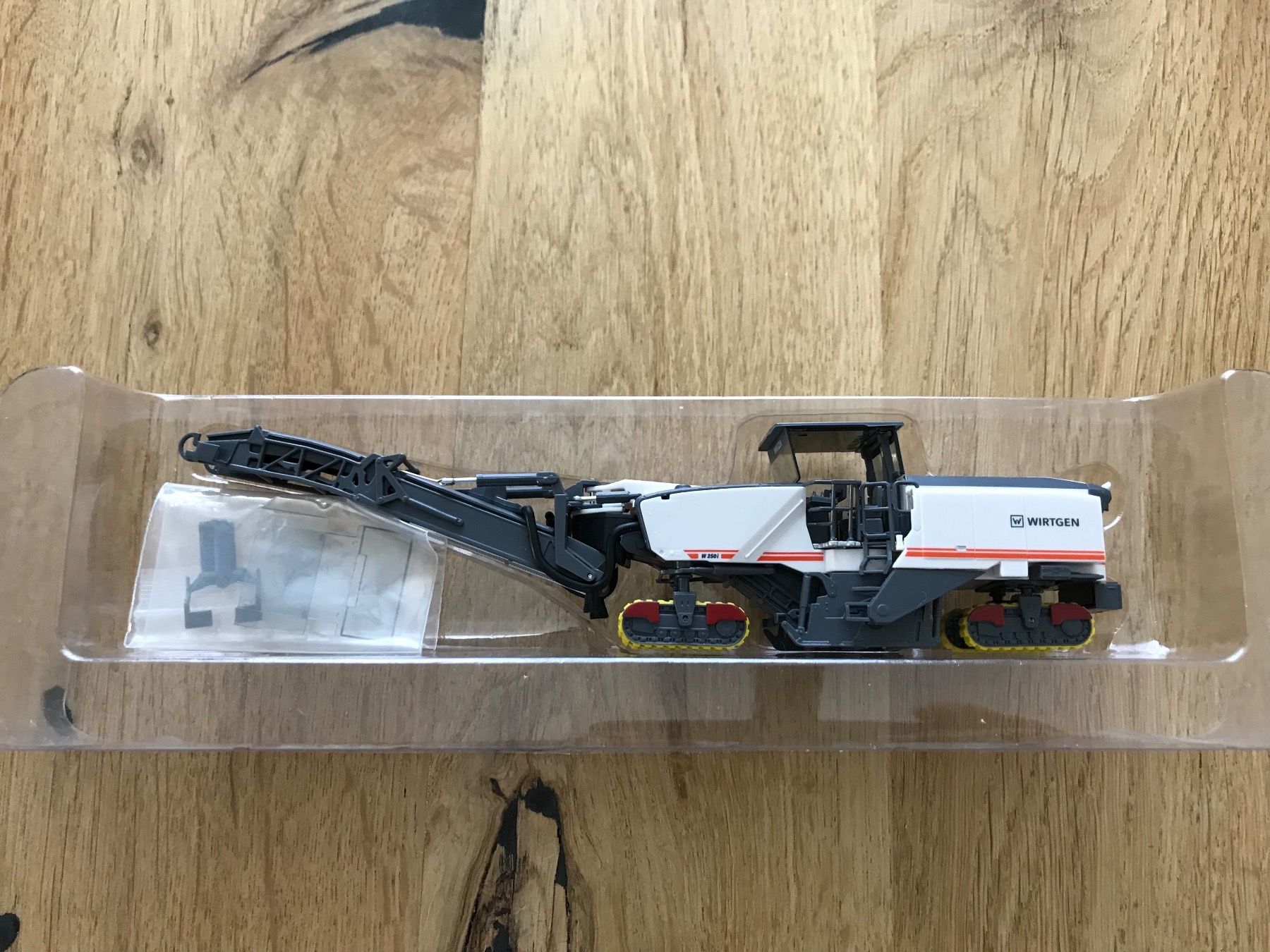 Herpa Modellbausätze & Standmodelle: Herpa Strassenfräse – Neu und originalverpackt aus Sursee von  1