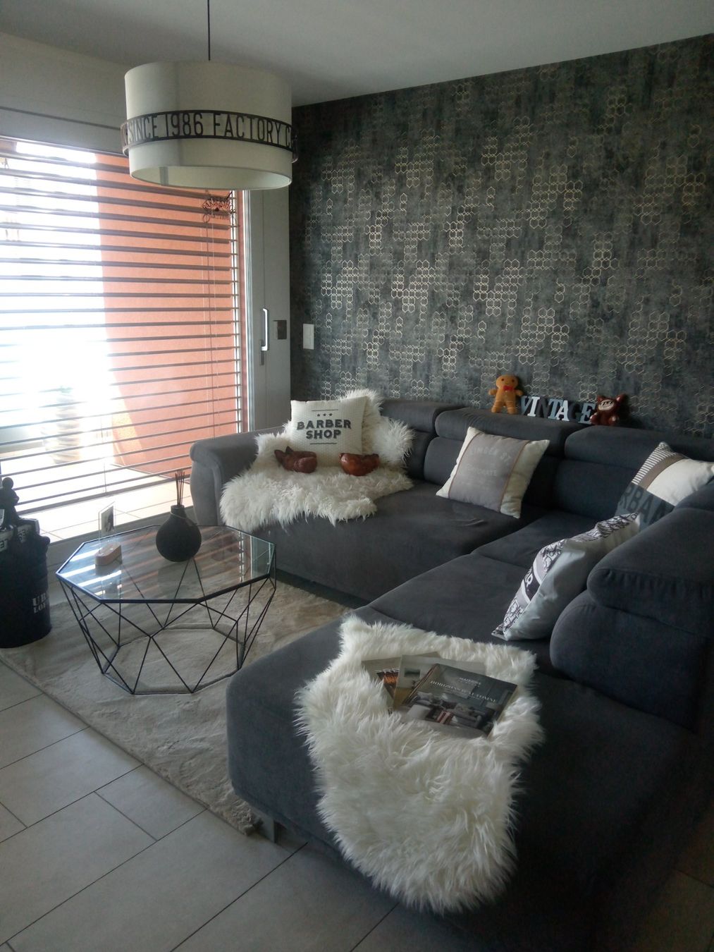 Divani: Magnifique canapé gris tendance – Usato da Colombier NE venduto da Ladym3 2