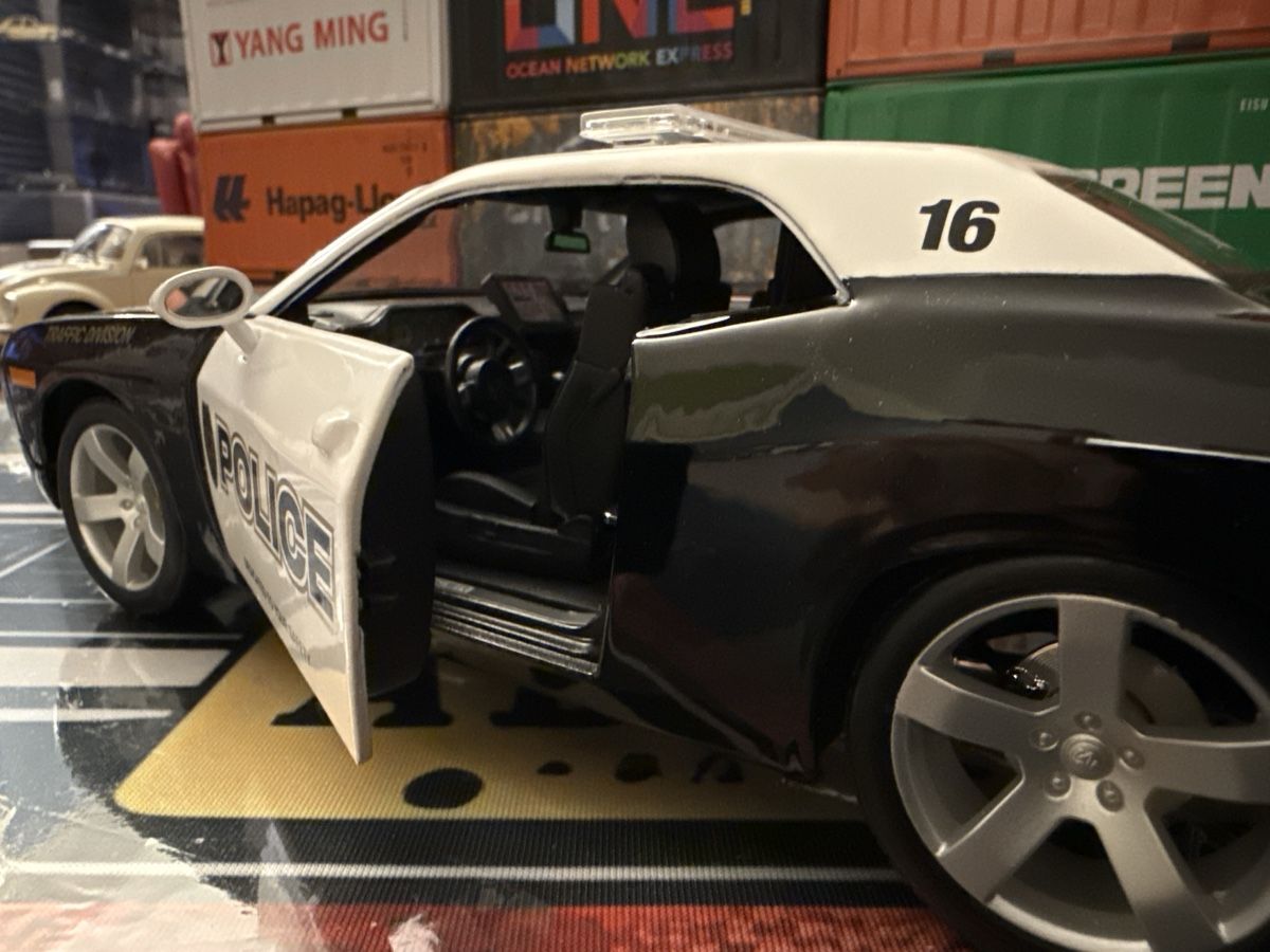 Dodge Modellautos: Polizei Dodge Challenger 1:18 – Neu (gemäss Beschreibung) aus Basel von Zomeg 1