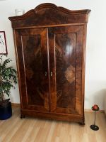 Antiker Schrank Nussbaum