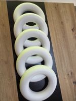 7 Styroporringe und 10 Styroporeier Bastelmaterial