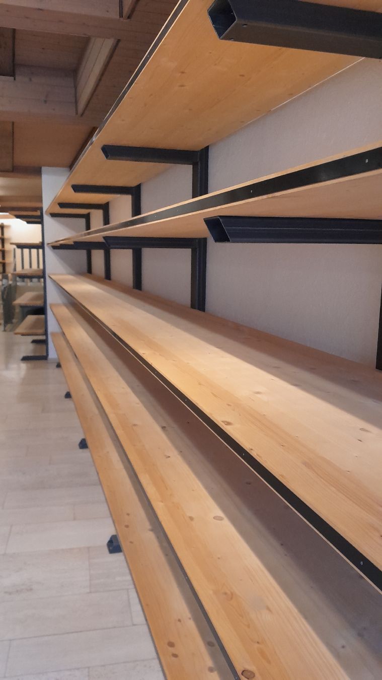Scaffali: Regal, Kragarmregal, Ladenregal – Usato da Zofingen venduto da Lux6 2