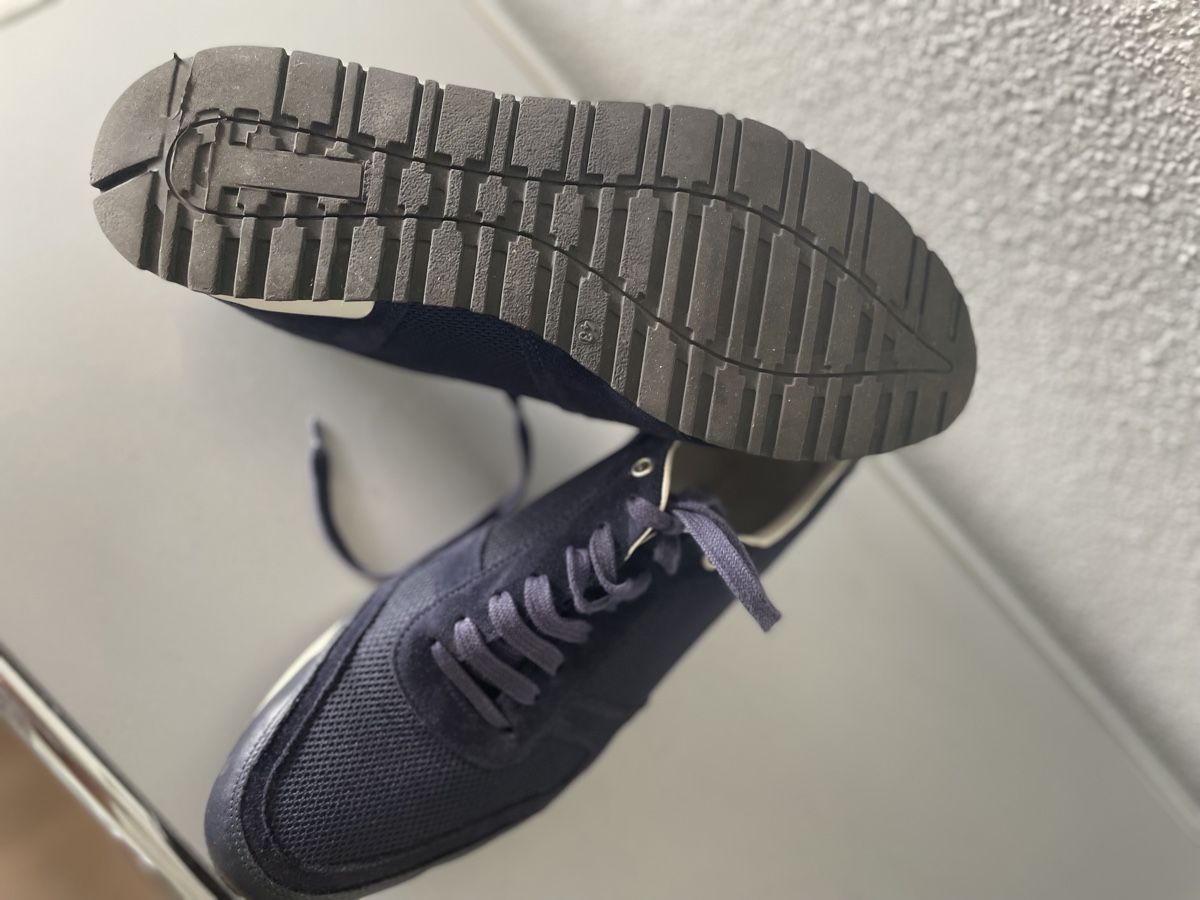 Herrenschuhe: Herren Sneaker dunkelblau – Gebraucht aus Oberwil b. Zug von hallihallo12 2