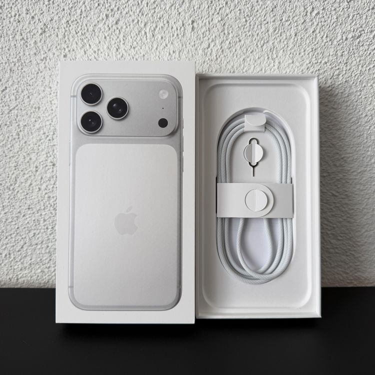 Apple Telefoni cellulari / Smartphones: Iphone 17 Pro,  512GB, Silver – Usato da Zürich venduto da myl_x8fb 1