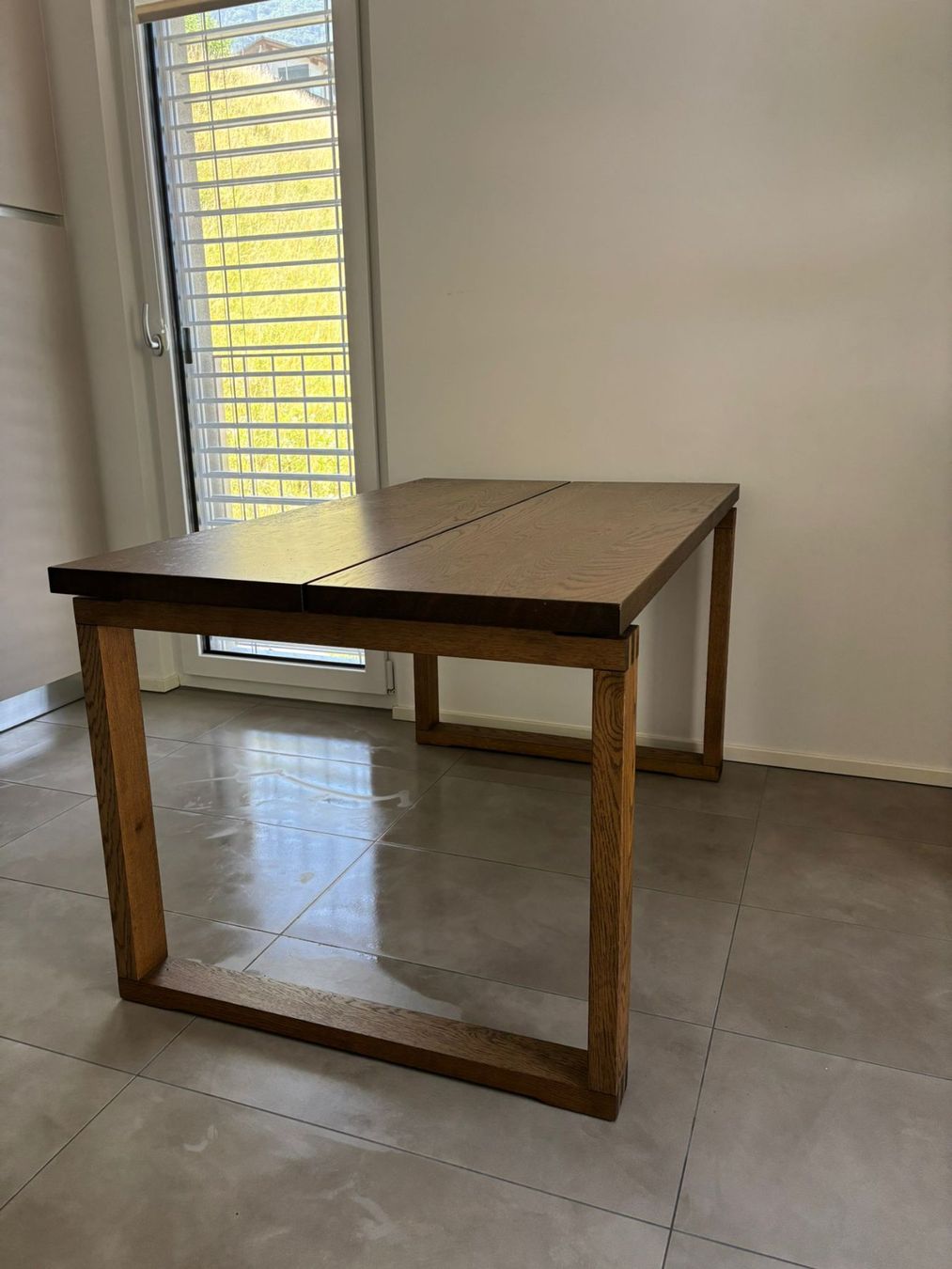 Ikea Tables: Holztisch, Eichenfurnier braun – D'occasion à Roveredo GR par Free-spirited