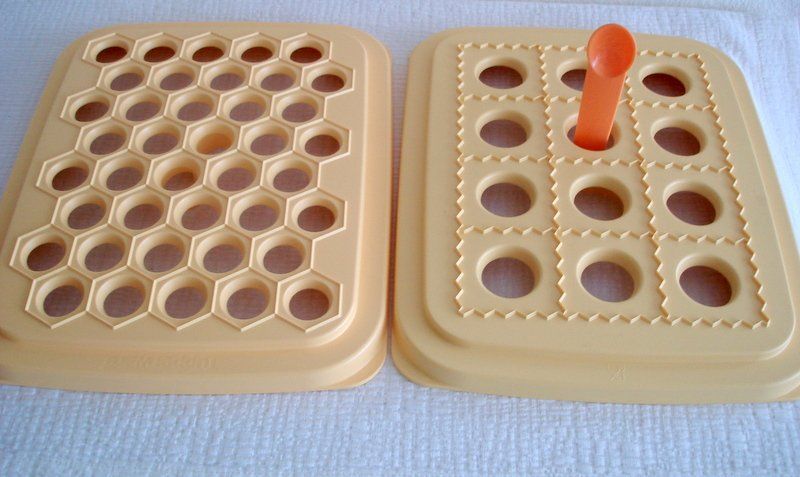 Tupperware Elettrodomestici da cucina: 2er Set Tupperware Tortellini Ravioli Bereiter, Happy Snack – Usato da Regensdorf venduto da anna059