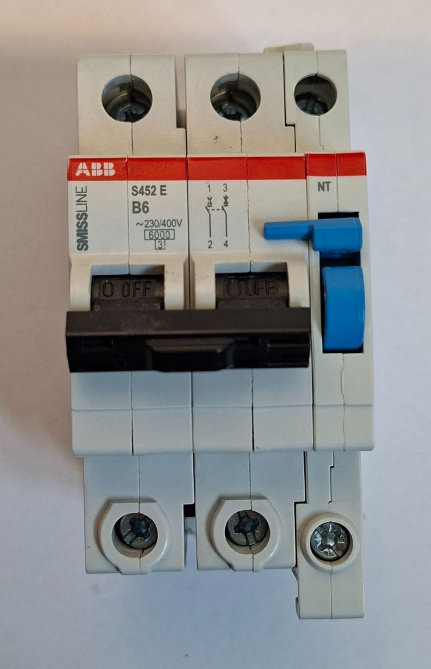 ABB Interruttori: ABB Smissline Classic S452 E B6 mit NT Neutralleitertrenner – Usato da Bern venduto da Hurti