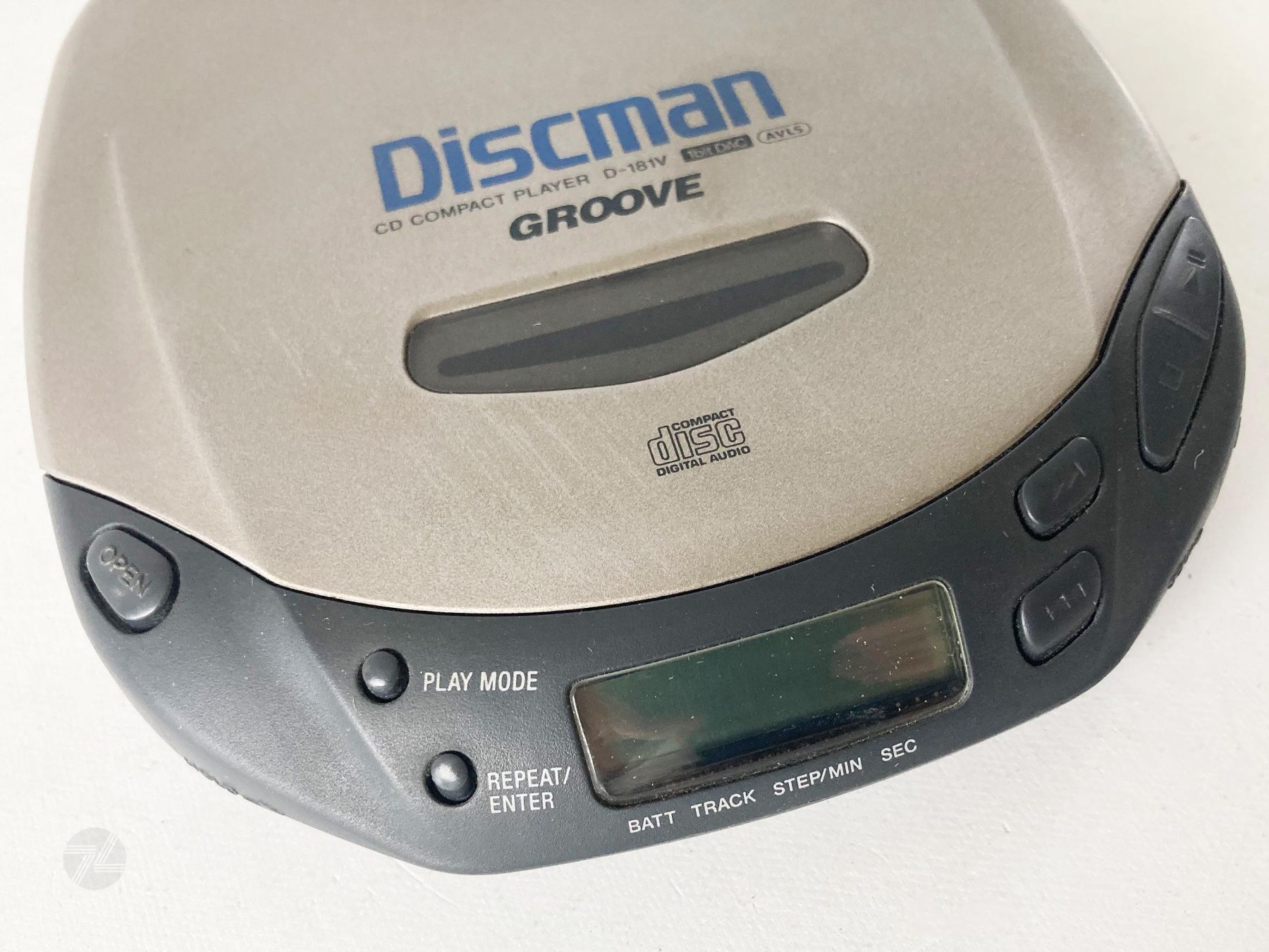 Sony Tragbarer Mediaplayer: Sony Discman D-181V CD Player Walkman – Gebraucht aus Wetzikon ZH von cyan74 4