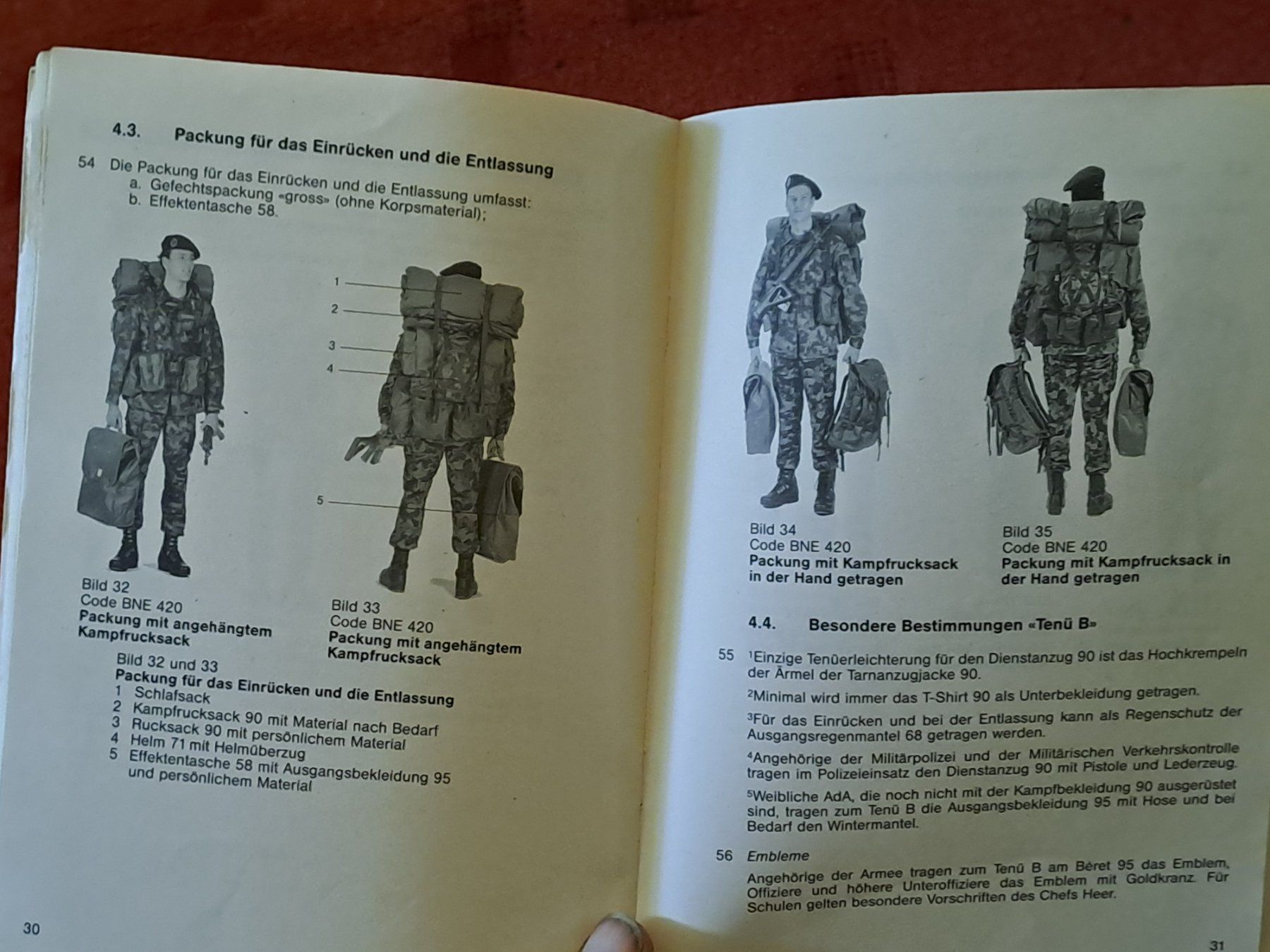 Livres: Reglement " Kampfbekleidung 90 " – D'occasion à St.Gallen par Infanteriewerk