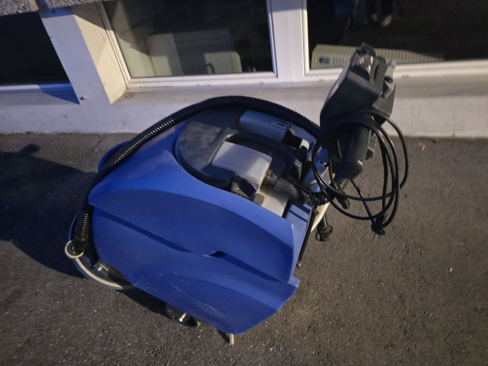 Alle Maschinen: Numatic TTB3450/100S Batarie defekt – Defekt aus Oberengstringen von Flore.76