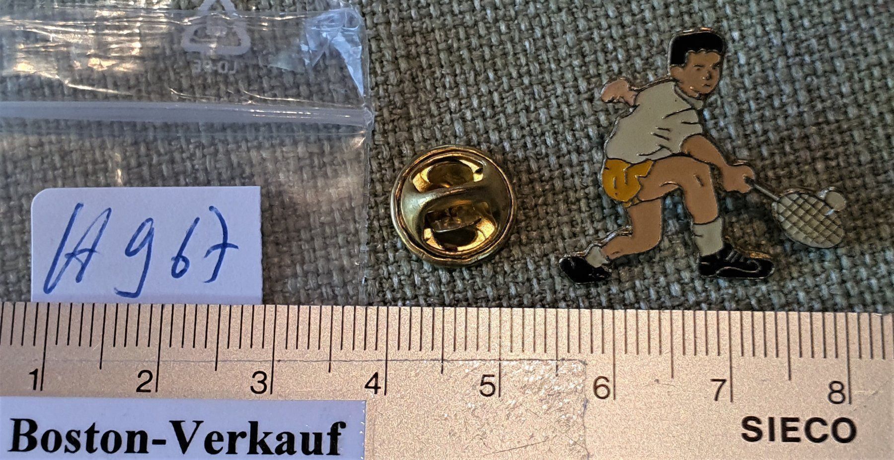 Plaketten & Abzeichen: H967 - Pin Tennis Spieler – Gebraucht aus Reinach BL von Boston-Verkauf 1