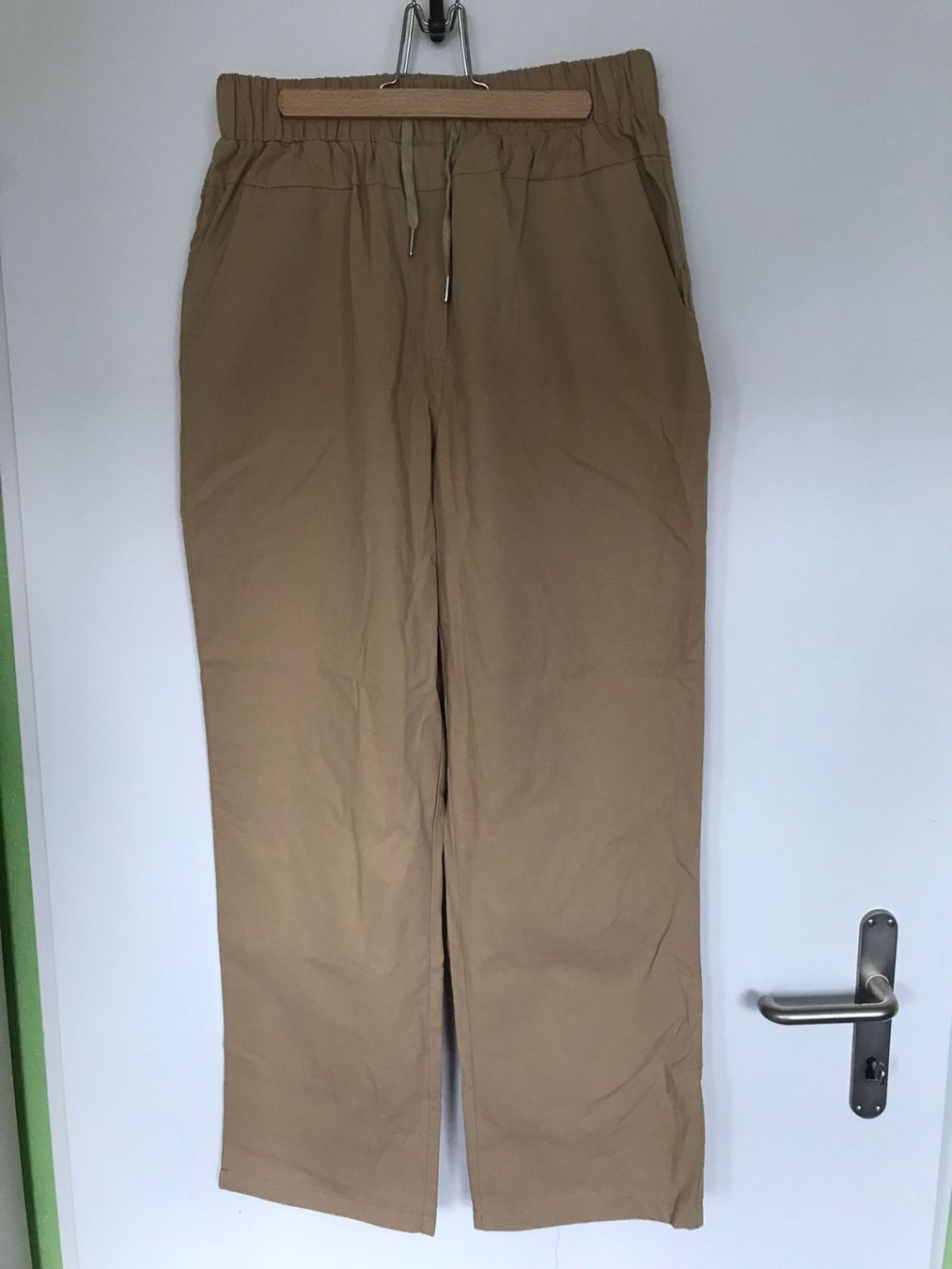 Hosen: Lockere Stoffhose beige Grösse M/L – Gebraucht aus Zürich von Ma_Go