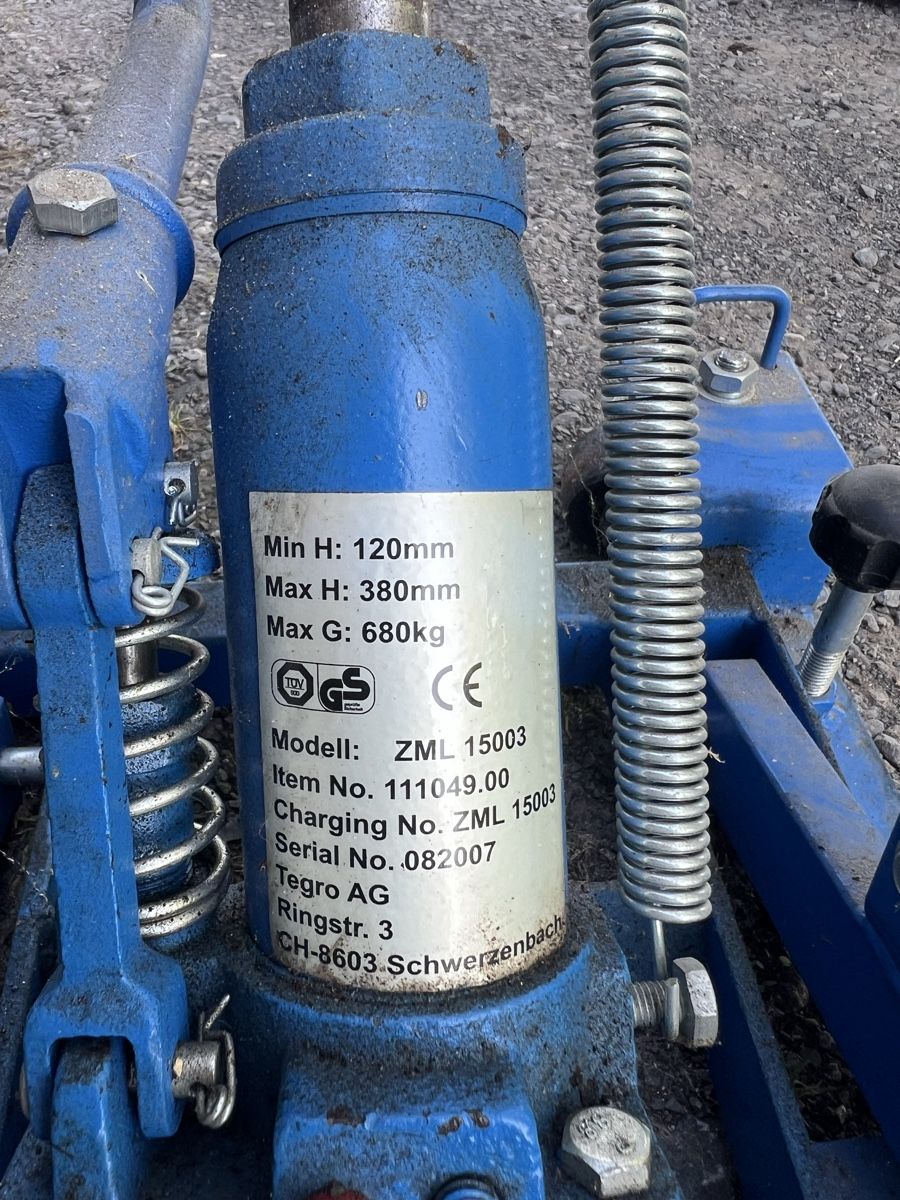 Piattaforme elevatrici: Motorradheber  Tegro AG 680kg  – Usato da Immensee venduto da Imba6