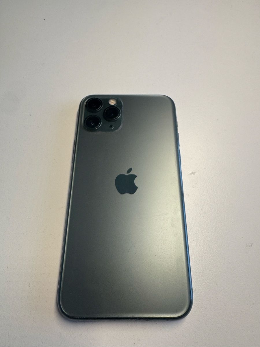 Apple Portables: Iphone 11 Pro – D'occasion à Küssnacht am Rigi par Nako