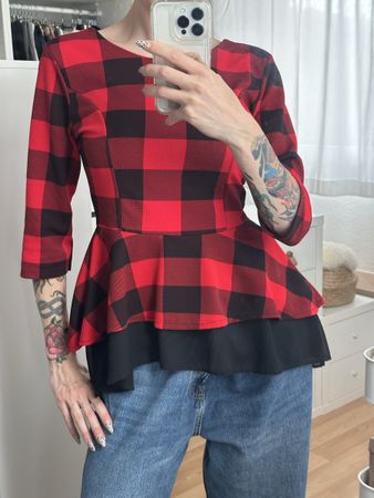 Karobluse rot-schwarz mit Volant Grösse S