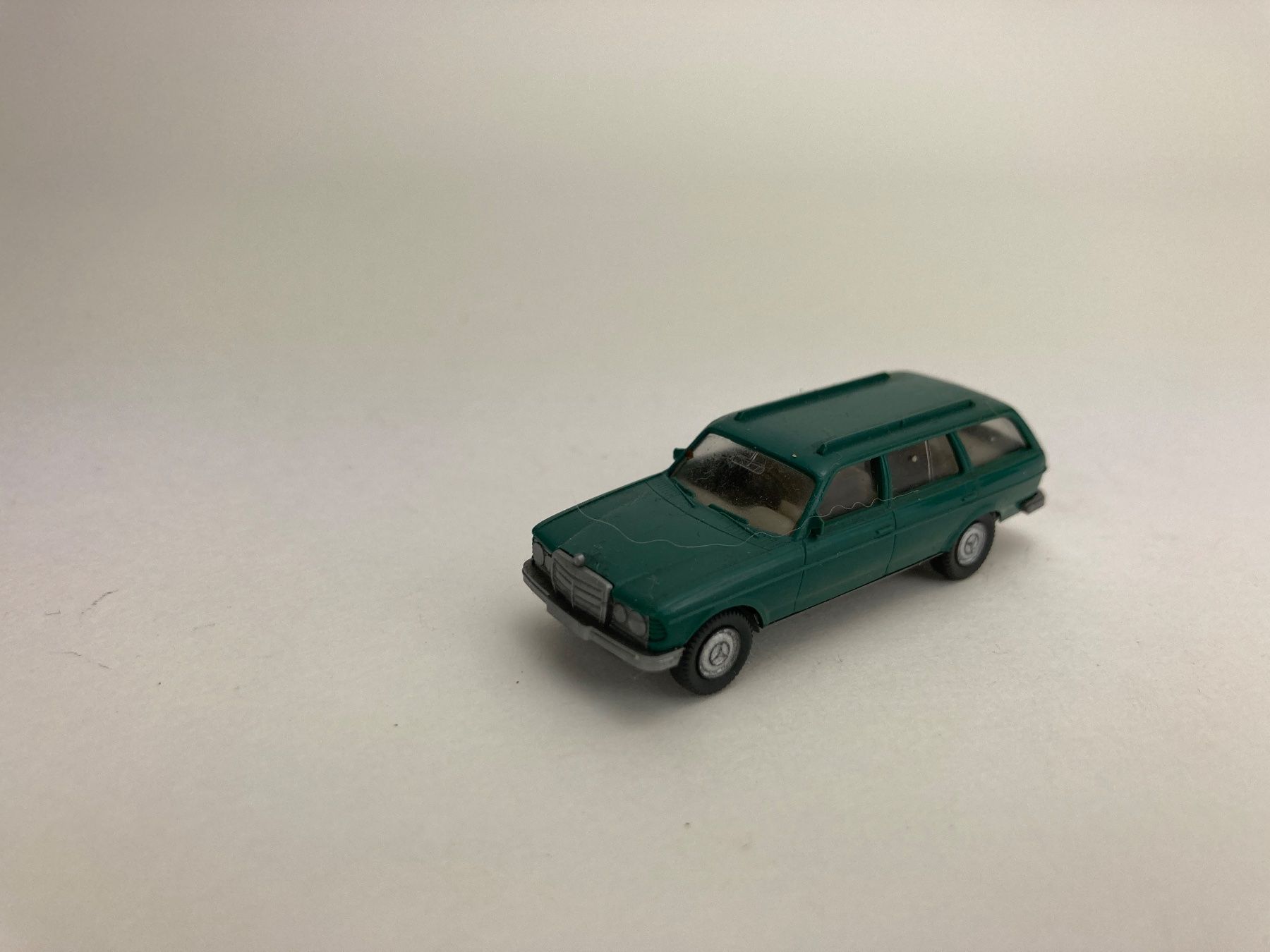 Wiking Modellautos: Mercedes 250 TE patinagrün – Gebraucht aus Elm von Wikmtz