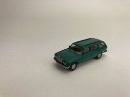 Mercedes 250 TE patinagrün