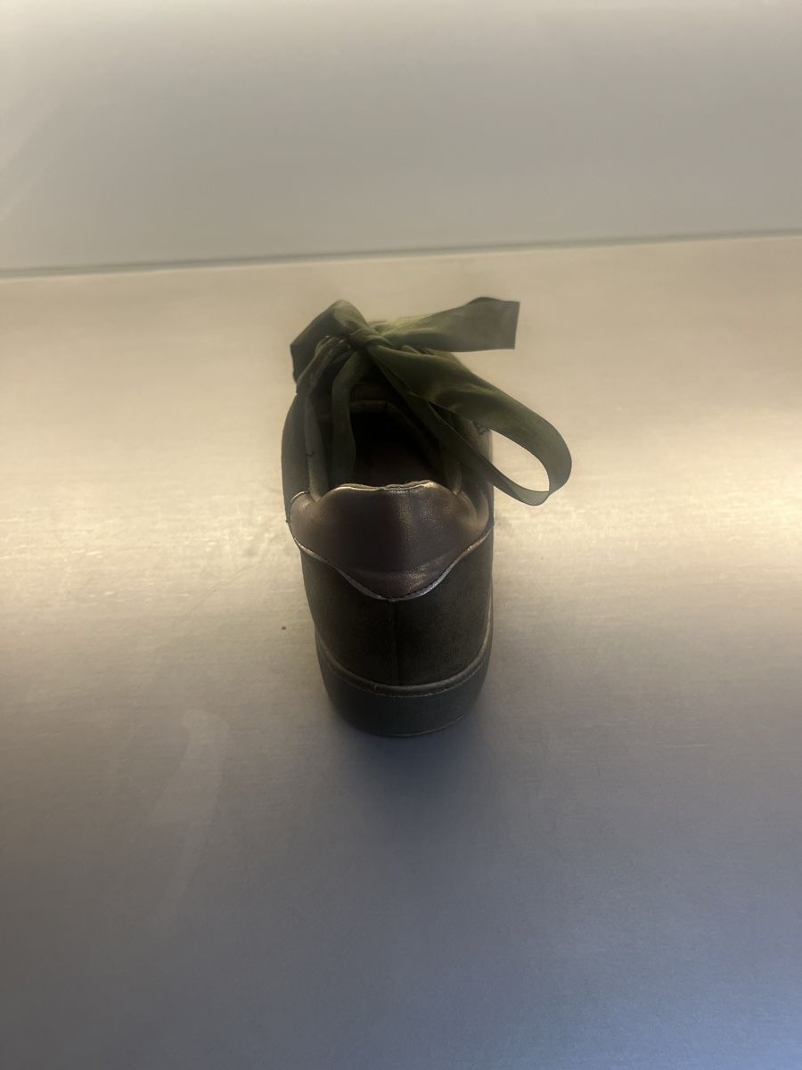 Damenschuhe: Trendy Damen Sneaker grün mit Perlen Gr.36 – Gebraucht aus St.Gallen von Monrose 2