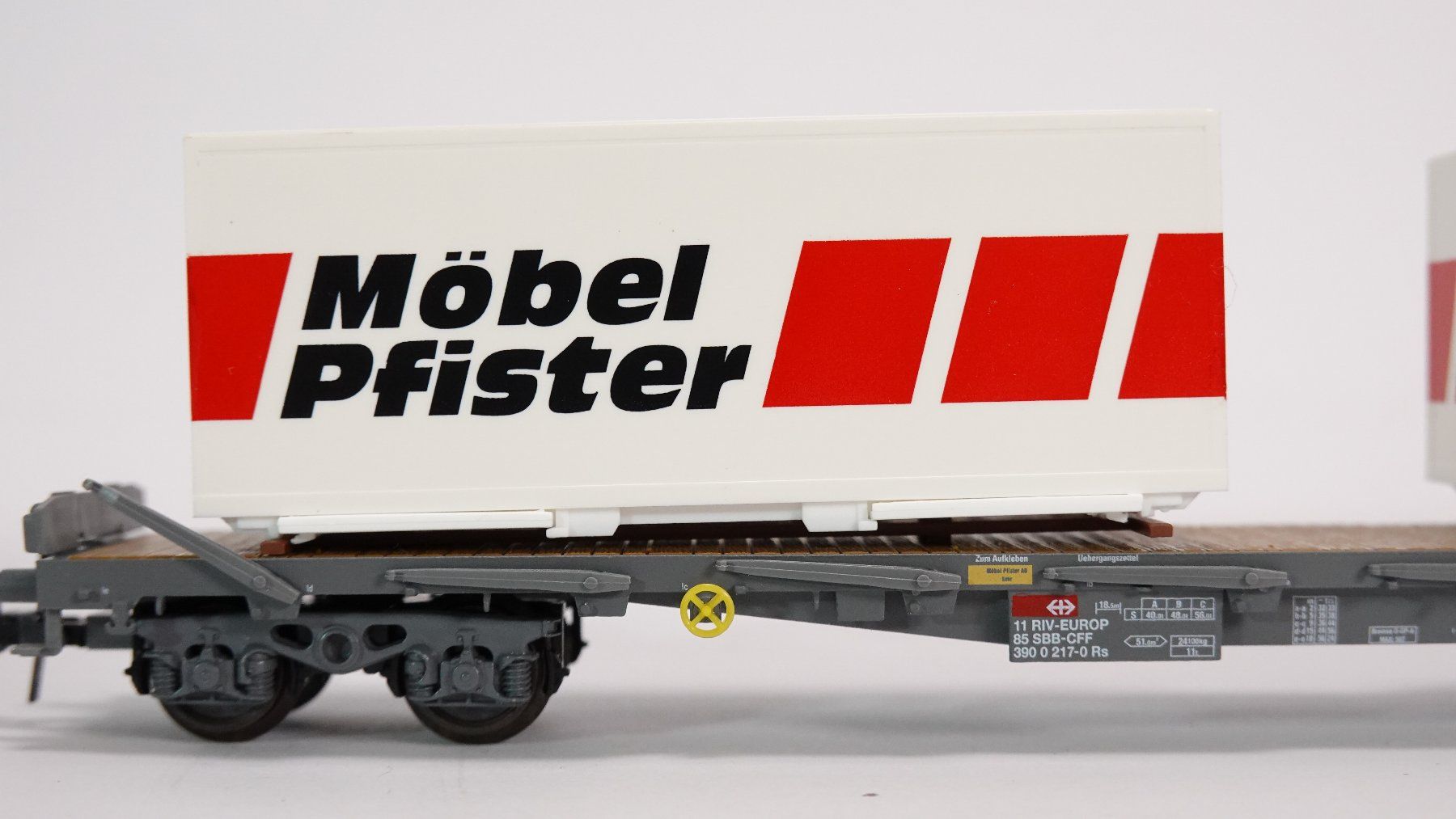Hag Modellini di ferrovie: 2ß HAG 399 SBB Flachwagen RS Möbel Pfister – Usato da Uetendorf venduto da tigermuegi 2