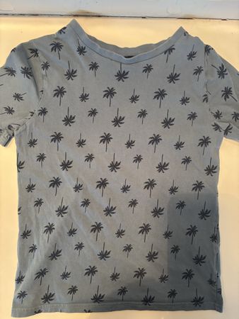 T-shirt H&M🌴, taille 146/152, parfait pour l'été!☀️
