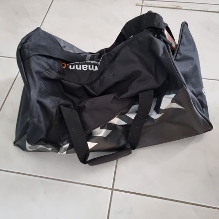 Neue Hummel Sporttasche mit Werbung "HC Goldau"