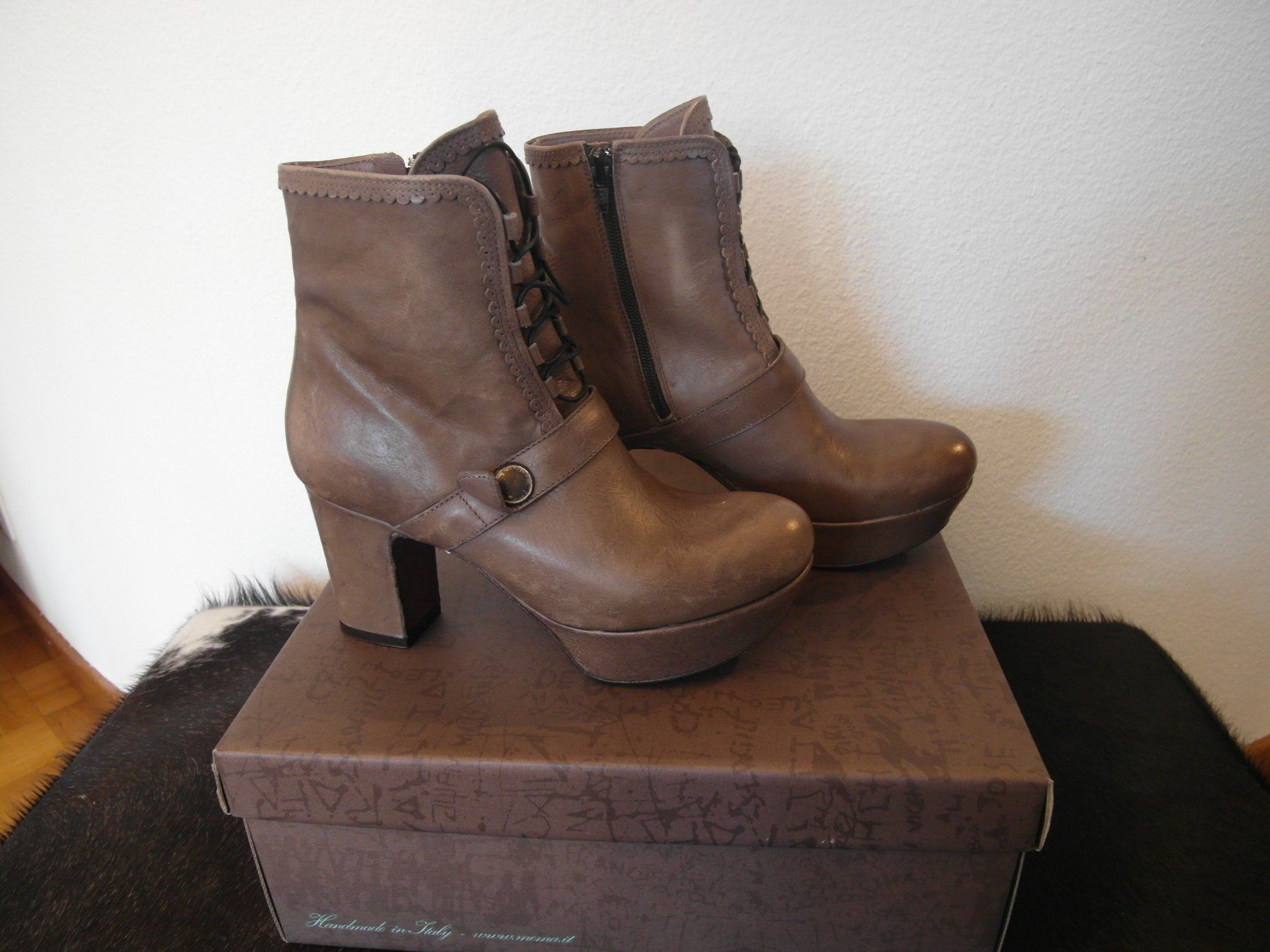 Moma Scarpe da donna: Moma Stiefeletten 38 1/2 – Nuovo e nell'imballaggio originale da Luzern venduto da schuhparadies159