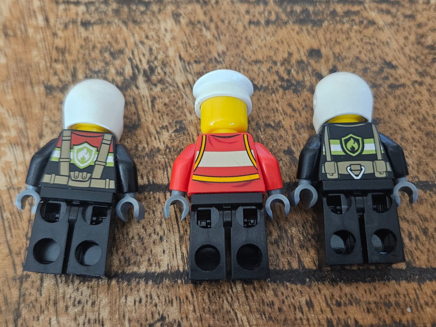 Lego Kit di costruzioni: lego lot de 3 figurines – Usato da Confignon venduto da Ecrofigs 1