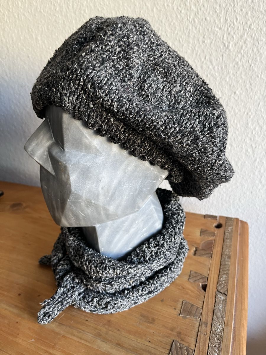 Copricapi, berretti & cappellini: Beret und Schal aus Seidentweed – Nuovo (secondo la descrizione) da Zürich venduto da fritz-werk 1