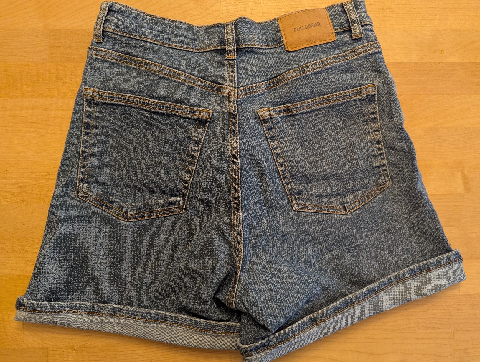 Pull&Bear Pantalons: short en jean pull&bear 38 – D'occasion à Montreux par dem_gyt9 2