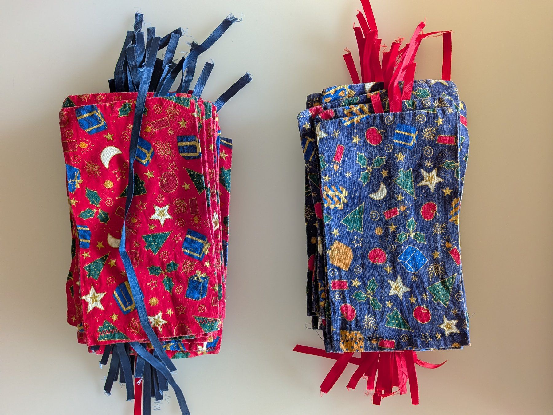 Kalender: Handgestickter Adventskalender, mit 2x 24 Säckli – Neu (gemäss Beschreibung) aus Gams von Vianne_60 2