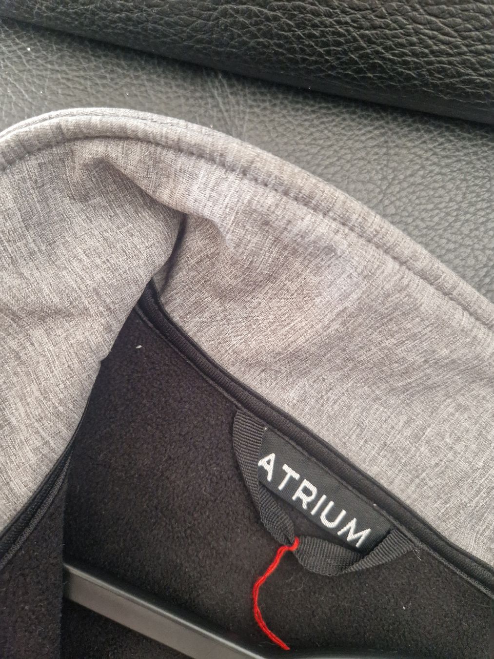 Giacche: Veste Softshell Atrium gris taille 164 – Usato da Penthaz venduto da Sosotroc 2