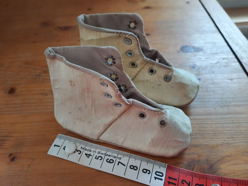 Paire De Chaussures Anciennes Pour Grande Poupée - Vintage, état D'usage
