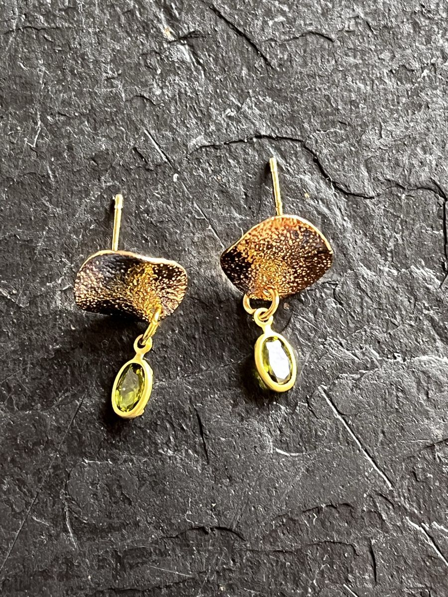 Orecchini pendenti & Orecchini a lobo: Boucles or et cabochon de verre vert – Nuovo (secondo la descrizione) da Genève venduto da ct_fqr8