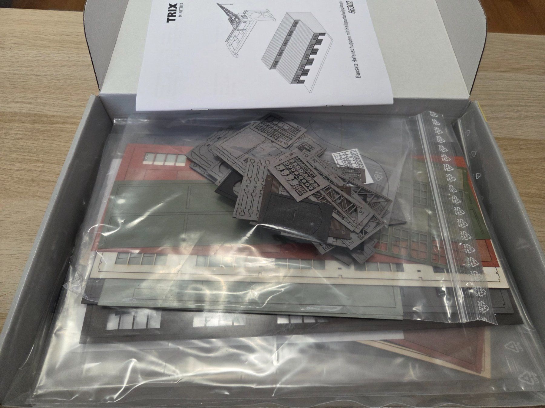 Trix Modelleisenbahnen: Minitrix 66302 Bausatz Hafenschuppen N – Neu und originalverpackt aus St-Aubin-Sauges von Lo_Go 1
