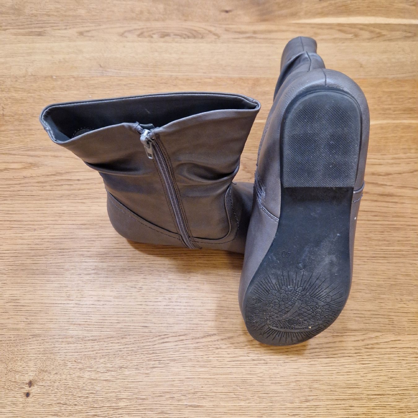 Scarpe da donna: Stiefeletten Grösse 40 – Usato da Siebnen venduto da Nice_meis 2