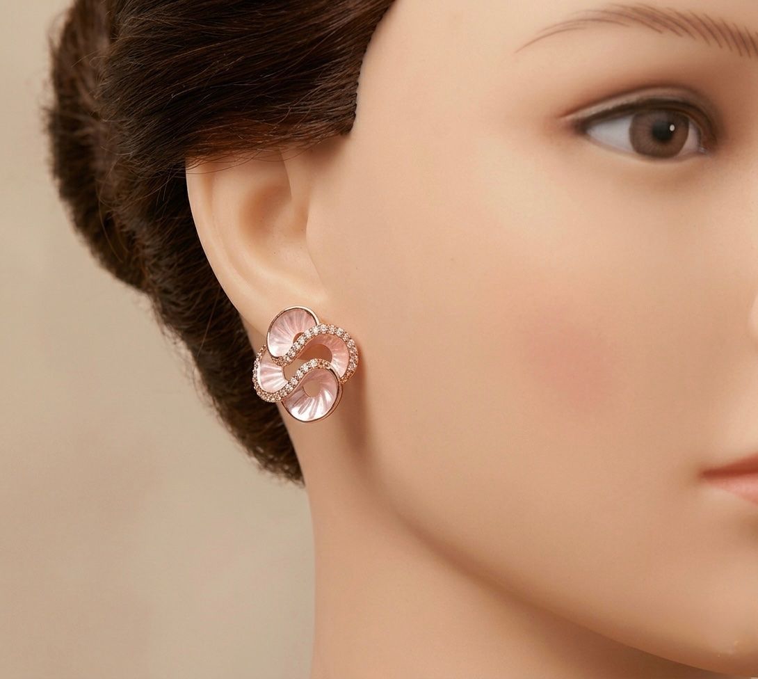 Orecchini pendenti & Orecchini a lobo: Boucles d'oreilles Trèfle Nacré rose – Nuovo e nell'imballaggio originale da St-Maurice venduto da Sandrinette123 3