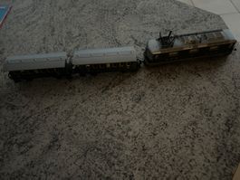 Locomotive et voiture CFF