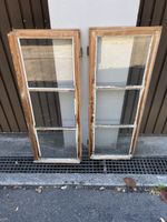 Zwei antike Holzfenster mit Beschlägen gebrauchter Zustand