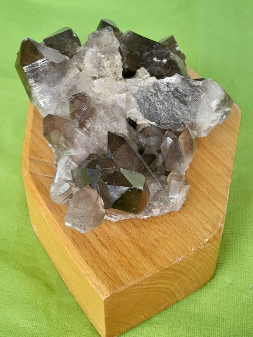 Minerali & Pietre curative: Rauchquarz-Stufe – Usato da Aeschi b.Spiez venduto da 52_wochen 2