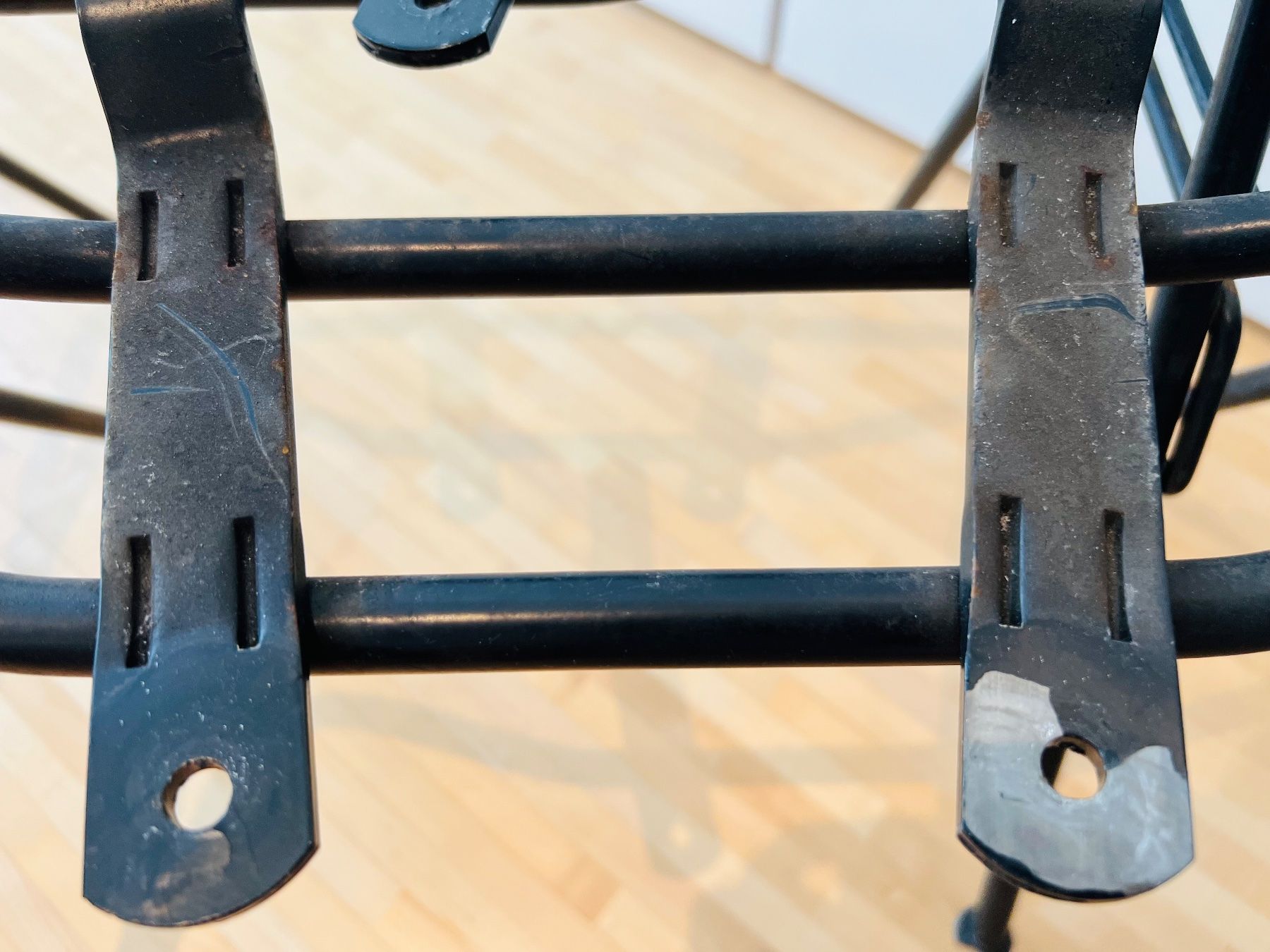 Eames Sedie: 2 Herman Miller Eames Vitra Stacking Base - Original – Usato da Egg b. Zürich venduto da MEGA-SALE 3