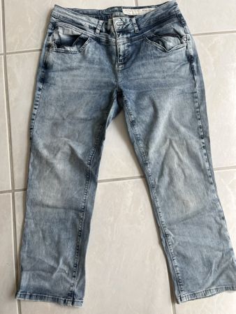 Street one Capri Jeans Grösse 29, leider zu klein gekauft 