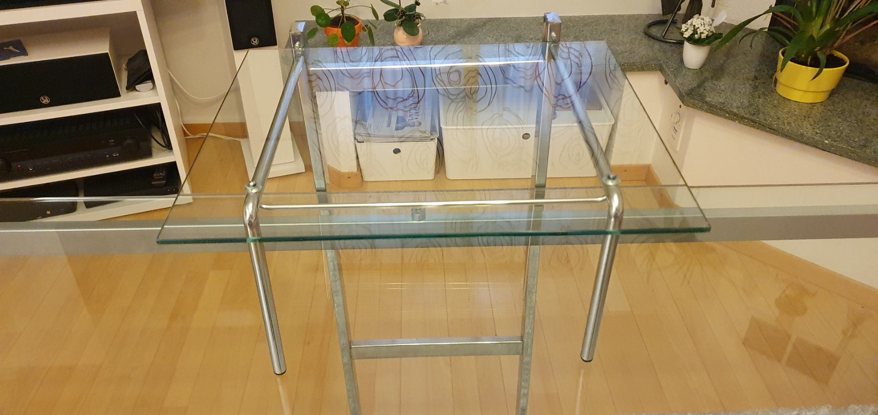 Scrivanie: Table/Bureau en verre – Usato da Moutier venduto da Swissobeck 2