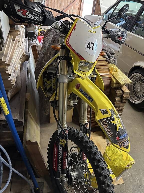 Suzuki Strasse: Suzuki, Supermoto – Gebraucht aus Düdingen von Rosalie0106 1