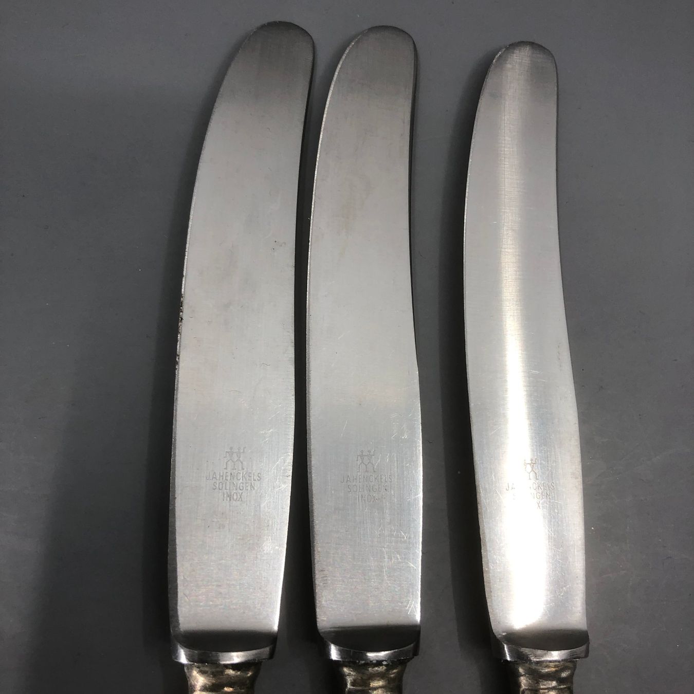 Zwilling Besteck: 3 Dessertmesser versilbert Art Deco Zwilling – Gebraucht aus Basel von Tiabeanie 3